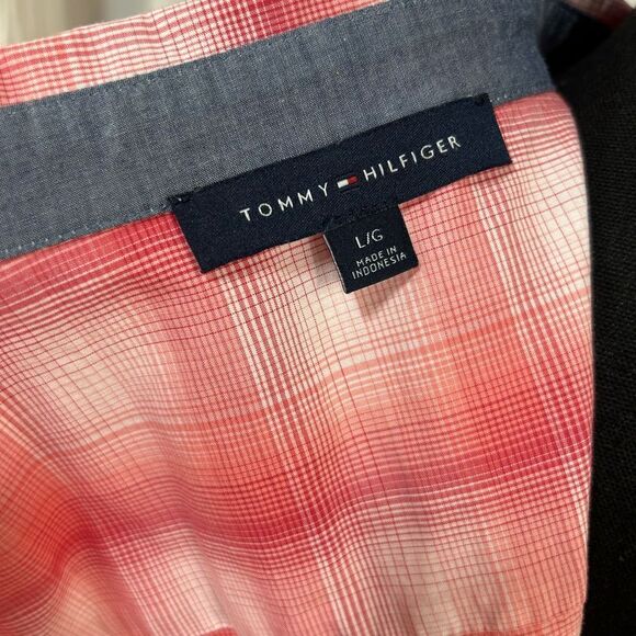 Woman’s size Large Tommy Hilfiger button front Red Plaid Shirt - Picture 7 of 9